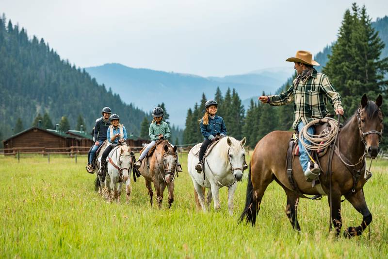 ABD - Wyoming - Guests cropped